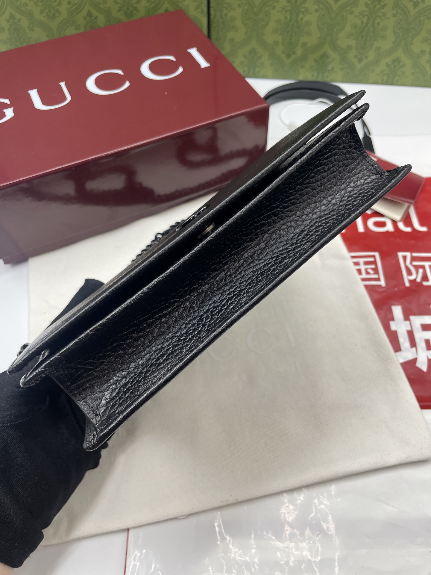 GUCCI A貨全黑信封包 女士荔枝皮全黑鏈條設計 極簡酷感百搭款｜歐美奢侈品精品推薦