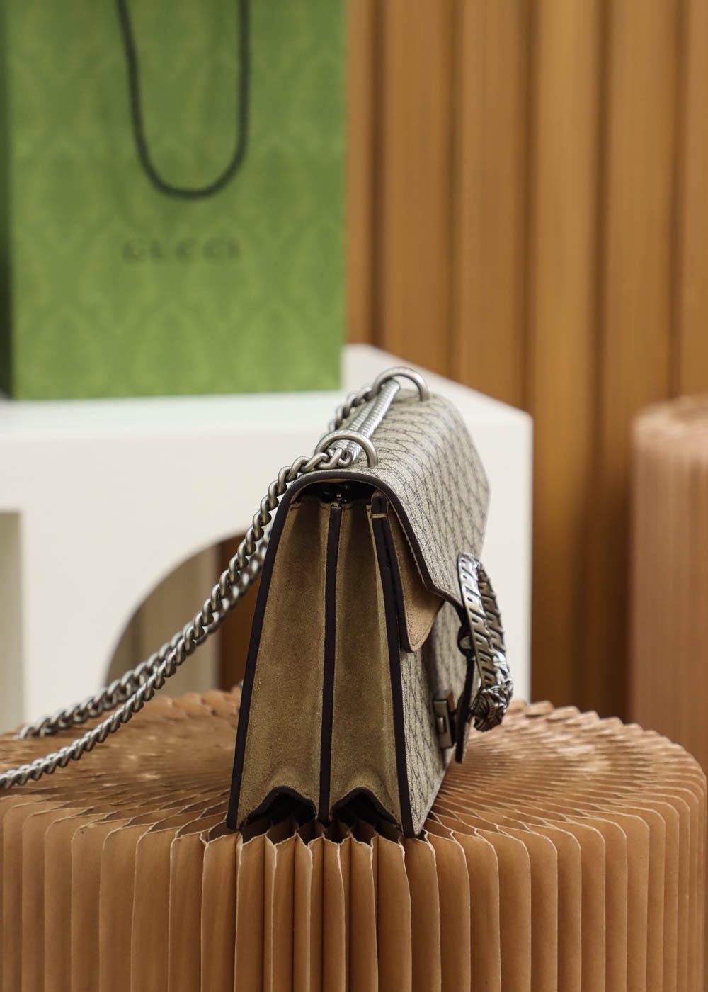 Gucci高仿Dionysus中型GG老花包 經典銀扣 女用復古百搭鏈條設計|超A仿原單精品圖片 12 Gucci高仿Dionysus中型GG老花包 經典銀扣 女用復古百搭鏈條設計|歐美奢侈品精品推薦