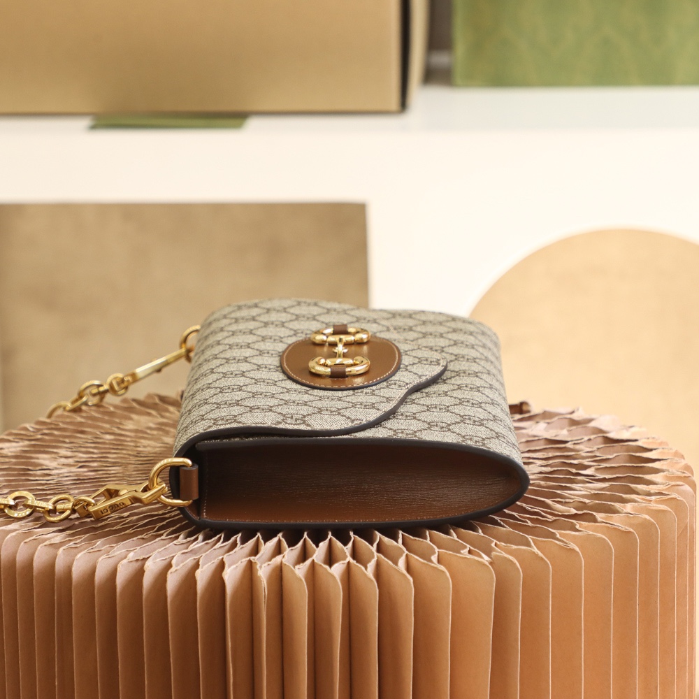 Gucci高仿Horsebit鏈條肩背包 GG老花信封設計 女士金鍊斜背款｜歐美奢侈品精品推薦