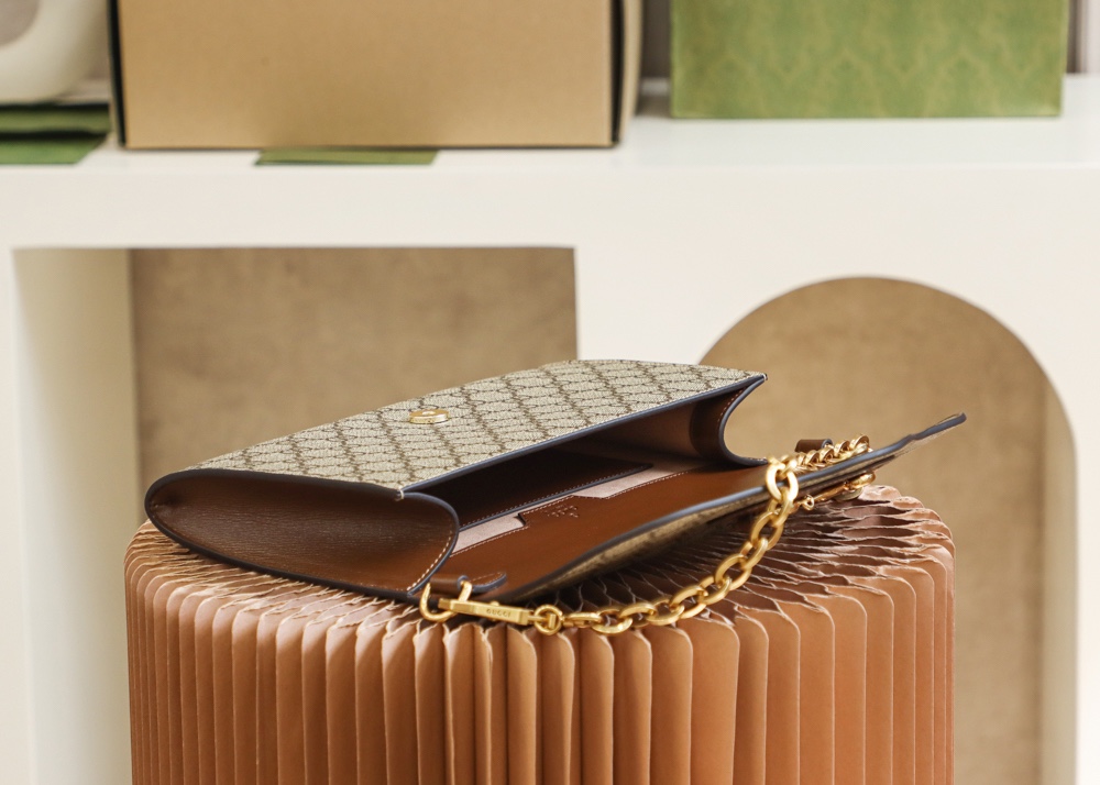 Gucci高仿Horsebit鏈條肩背包 GG老花信封設計 女士金鍊斜背款｜歐美奢侈品精品推薦