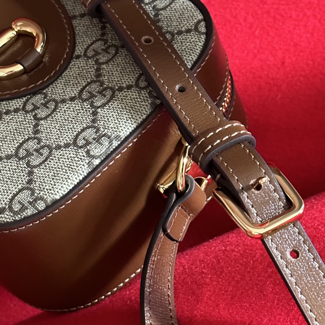 Gucci A貨Horsebit小型斜背包 GG老花橢圓皮革金扣 女士輕便出行款|超A仿原單精品圖片 9 Gucci A貨Horsebit小型斜背包 GG老花橢圓皮革金扣 女士輕便出行款|歐美奢侈品精品推薦