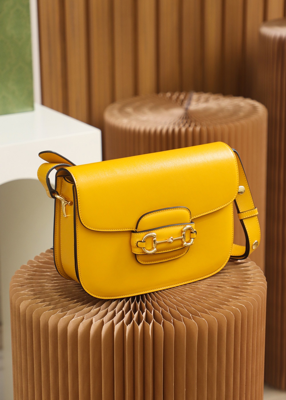 GucciA貨Horsebit黃色肩背包 女用亮色設計斜背造型吸睛推薦|超A仿原單精品圖片 14 GucciA貨Horsebit黃色肩背包 女用亮色設計斜背造型吸睛推薦|歐美奢侈品精品推薦