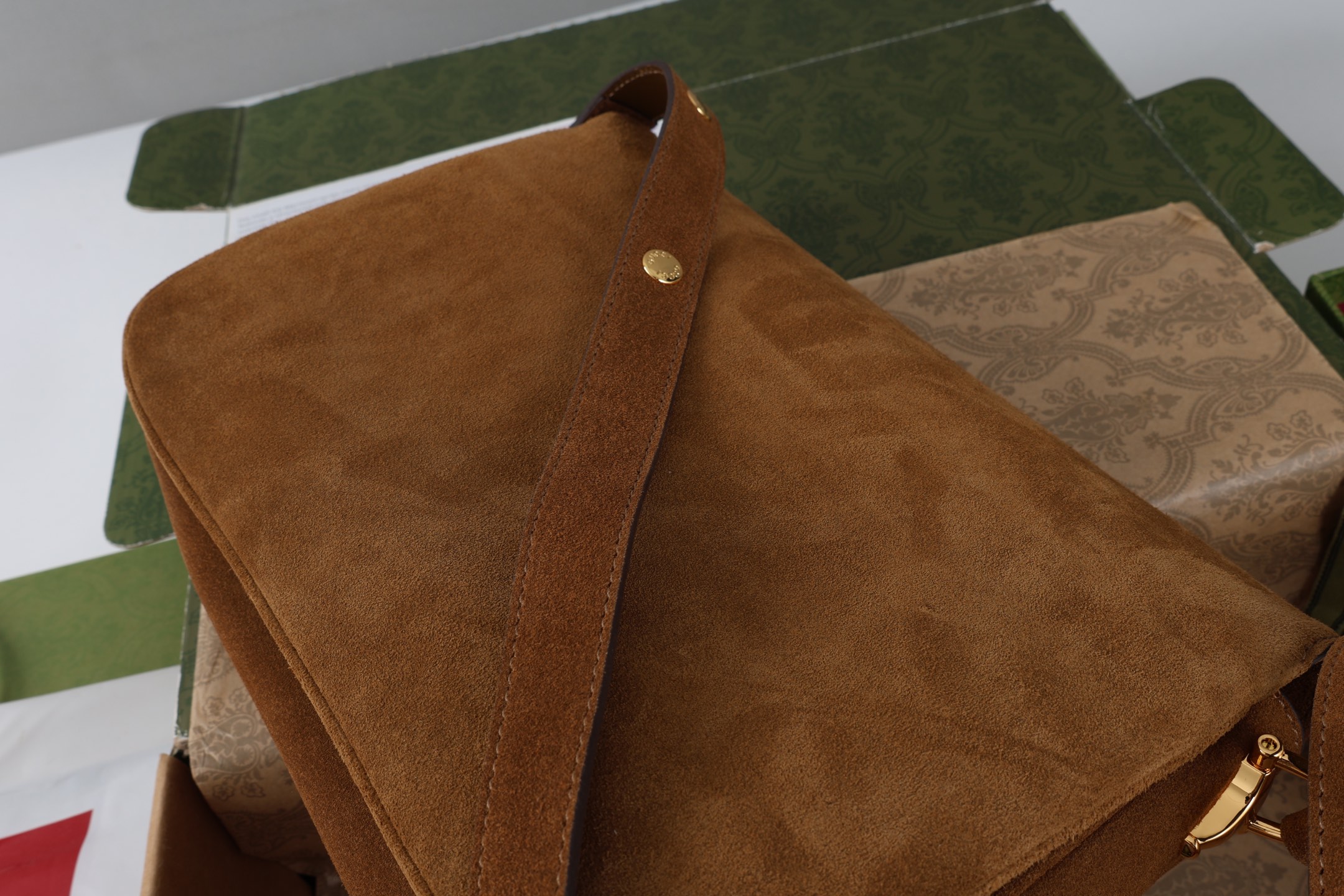 Gucci原單Horsebit焦糖麂皮斜背包 女用質感麂皮金扣復古設計｜歐美奢侈品精品推薦