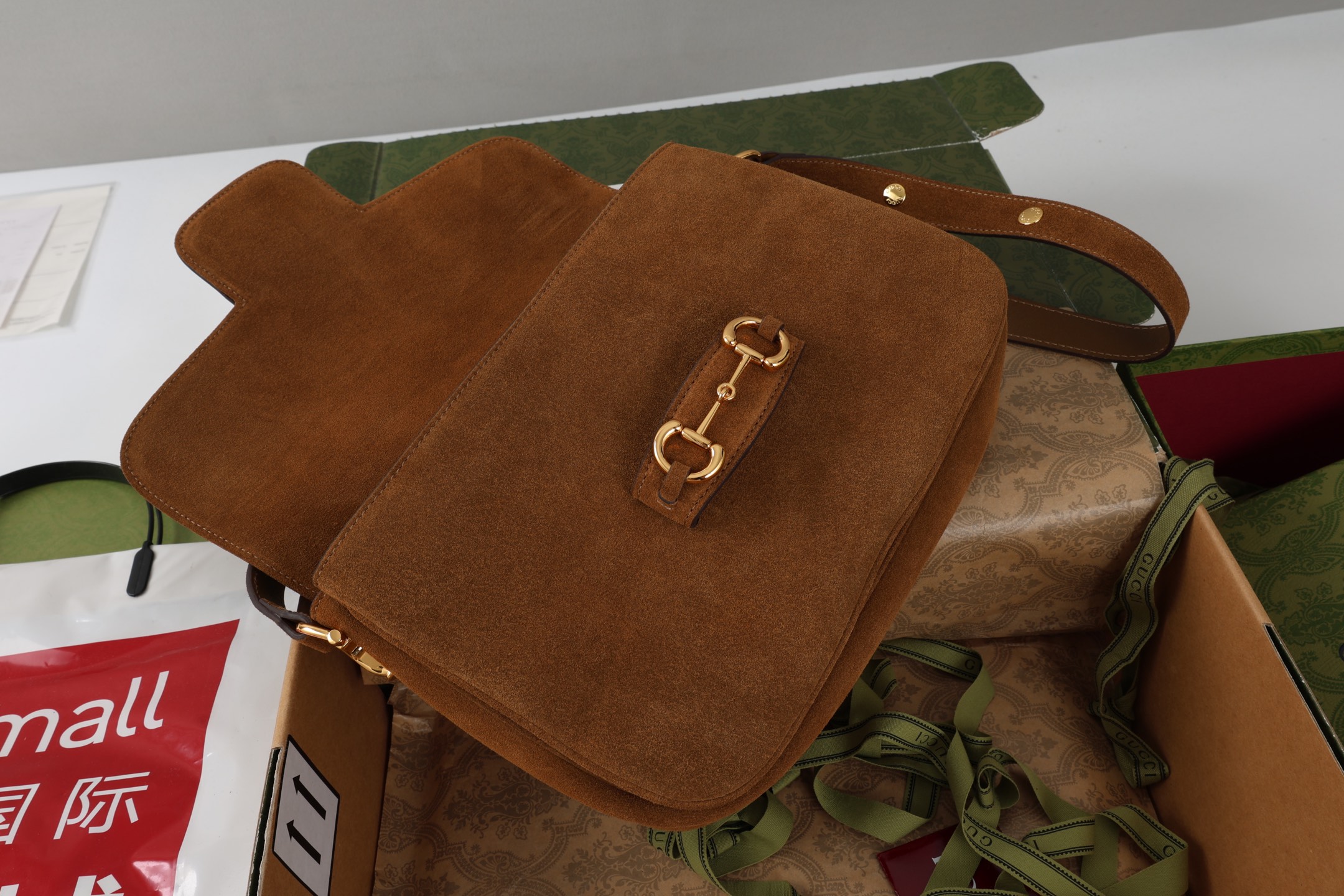 Gucci原單Horsebit焦糖麂皮斜背包 女用質感麂皮金扣復古設計｜歐美奢侈品精品推薦