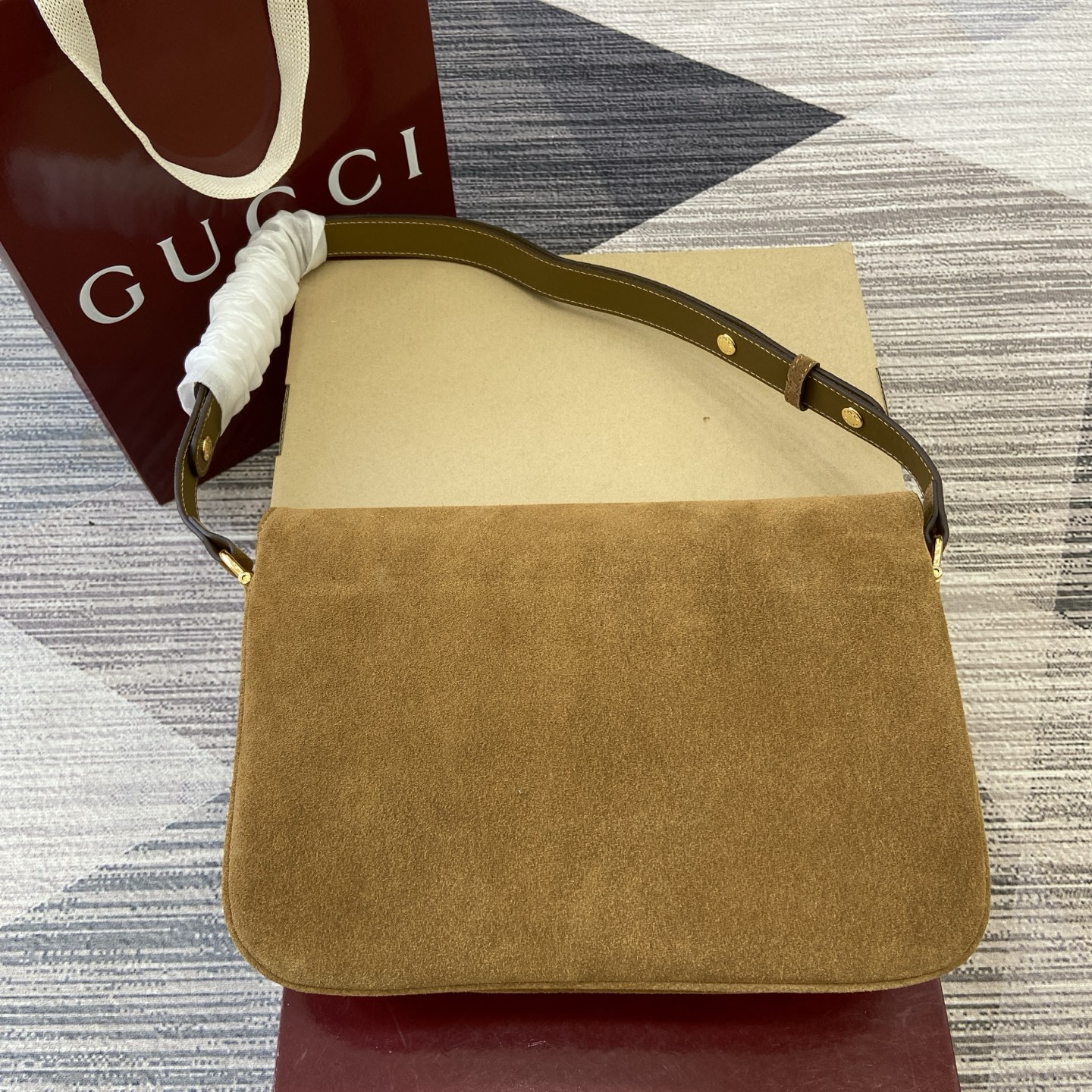 GucciA貨Horsebit焦糖麂皮斜背包 女用經典款百搭實穿推薦｜歐美奢侈品精品推薦