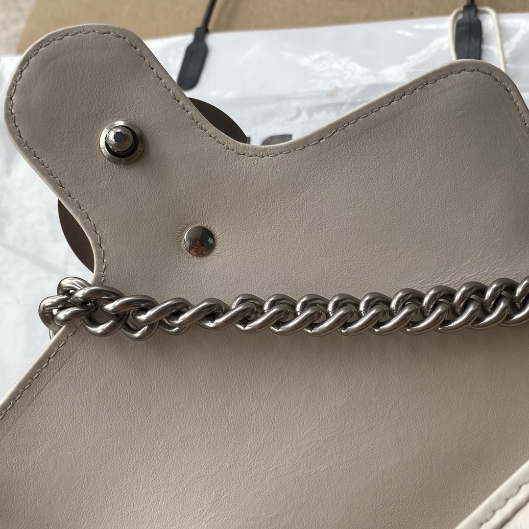 Gucci 高仿女款GG Marmont奶白肩背包 鏈條設計百搭必備｜歐美奢侈品精品推薦