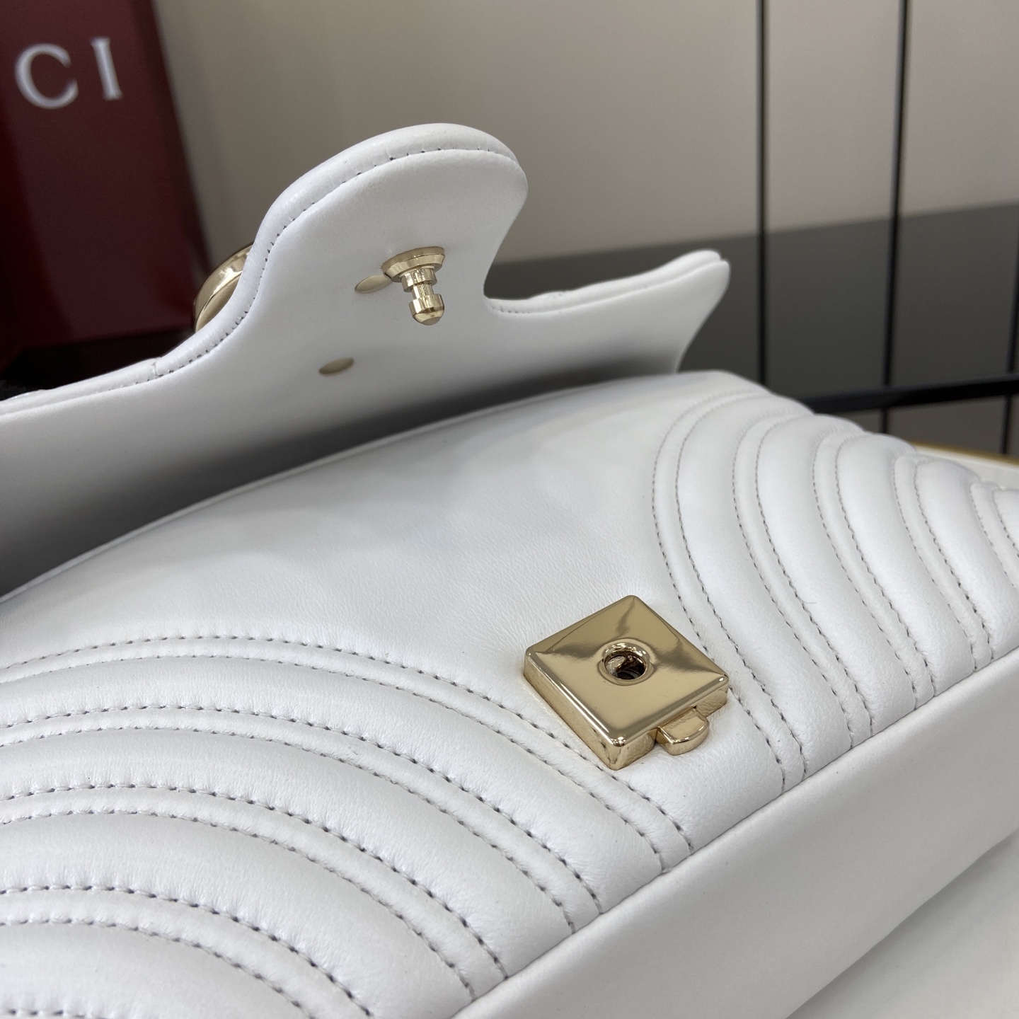 Gucci 高仿GG Marmont白色金鍊大包 女用斜背日常首選｜歐美奢侈品精品推薦