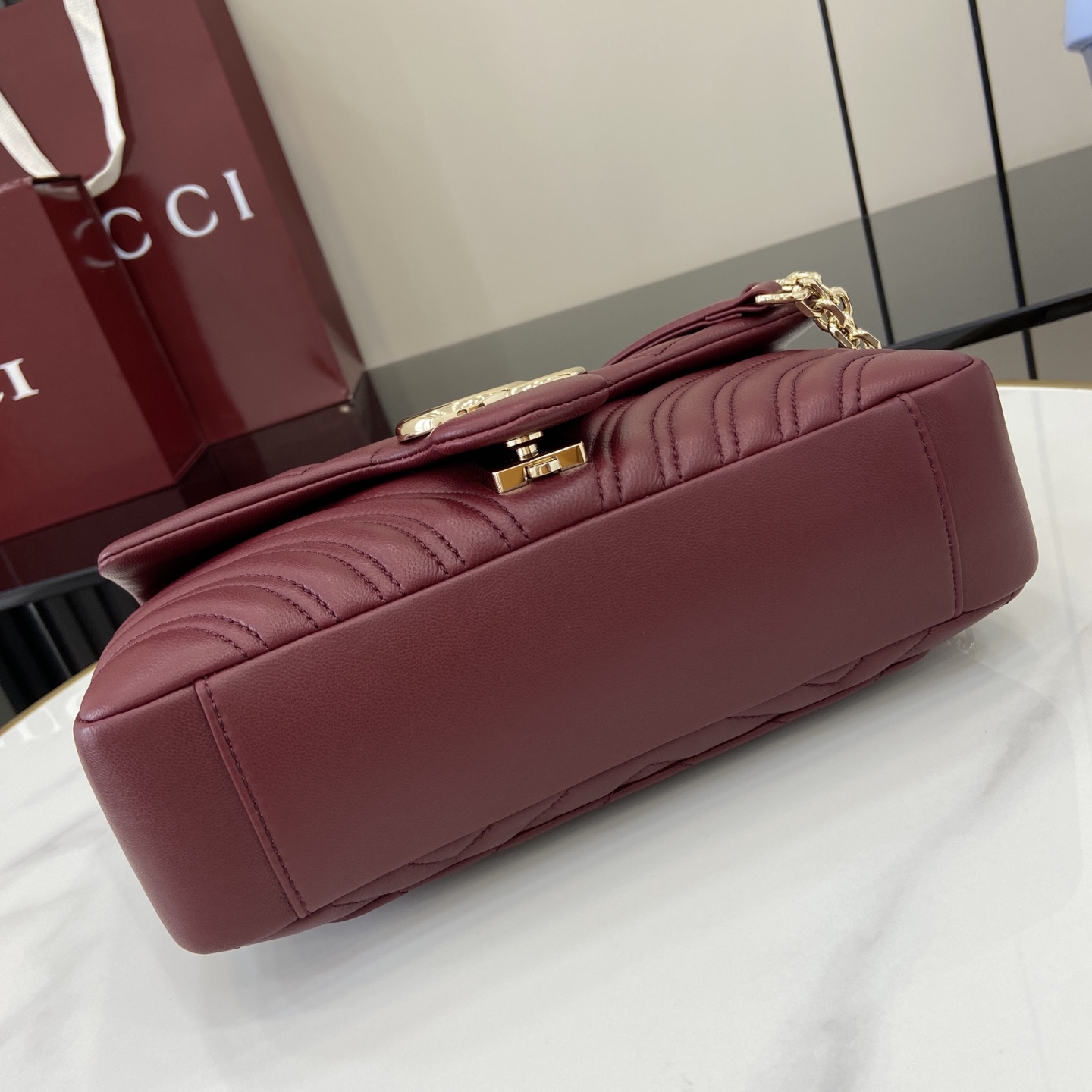 Gucci 高仿GG Marmont酒紅肩背包 寬版設計百搭女款｜歐美奢侈品精品推薦