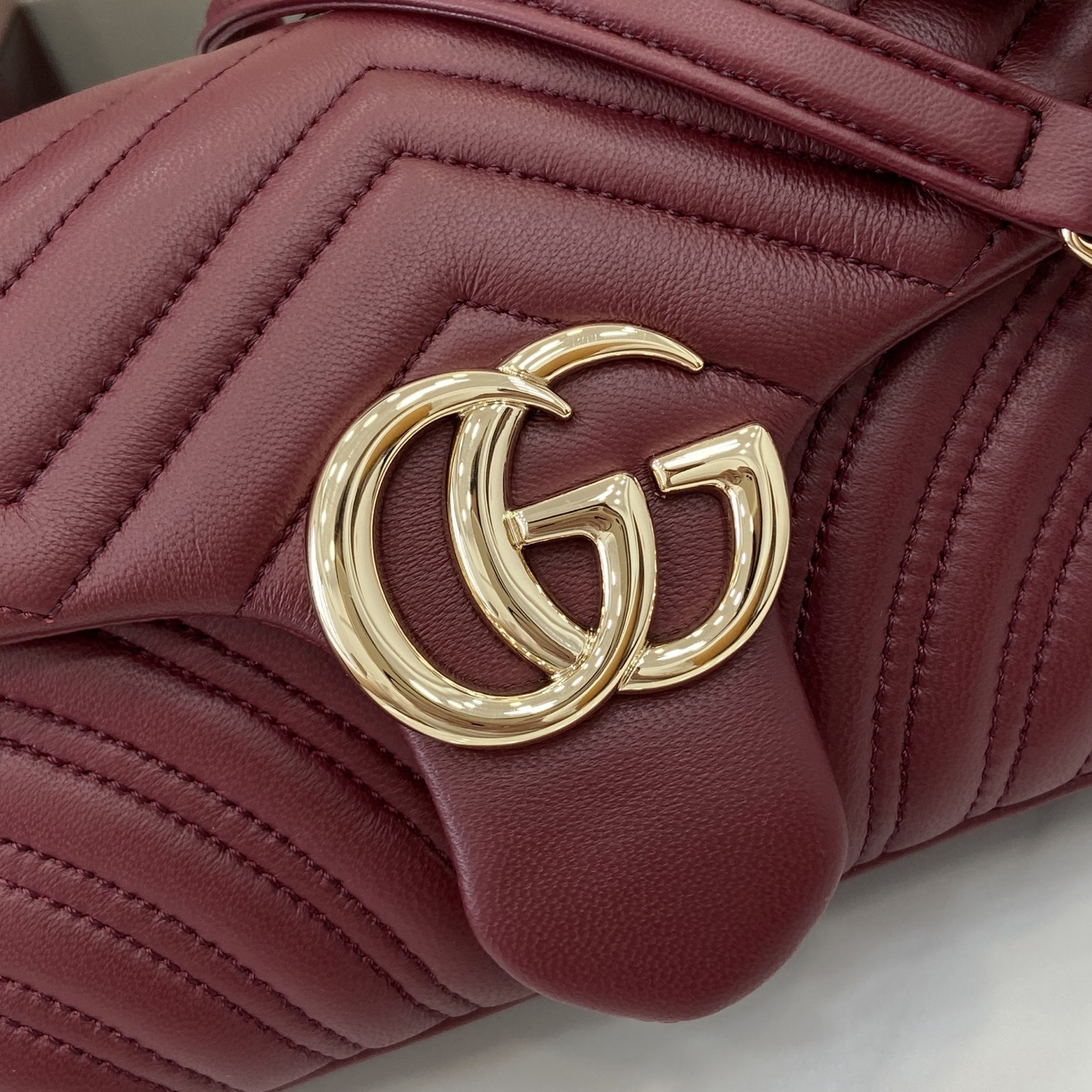 Gucci 高仿GG Marmont酒紅肩背包 寬版設計百搭女款｜歐美奢侈品精品推薦