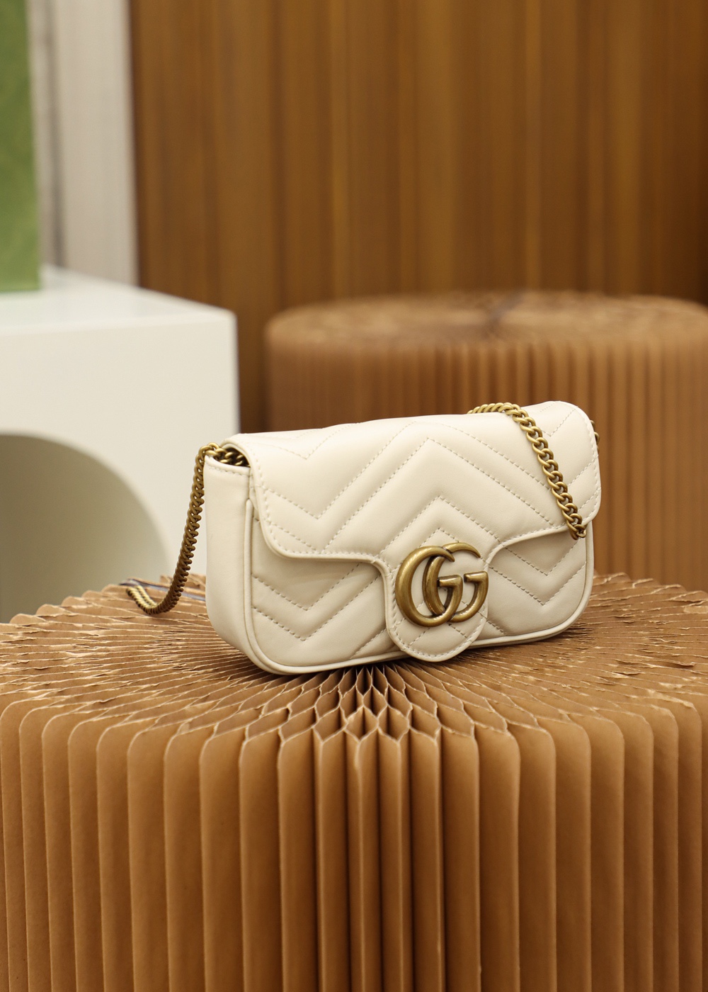 GUCCI一比一白色鏈條迷你包百搭設計精緻感滿分|超A仿原單精品圖片 14 GUCCI一比一白色鏈條迷你包百搭設計精緻感滿分|歐美奢侈品精品推薦