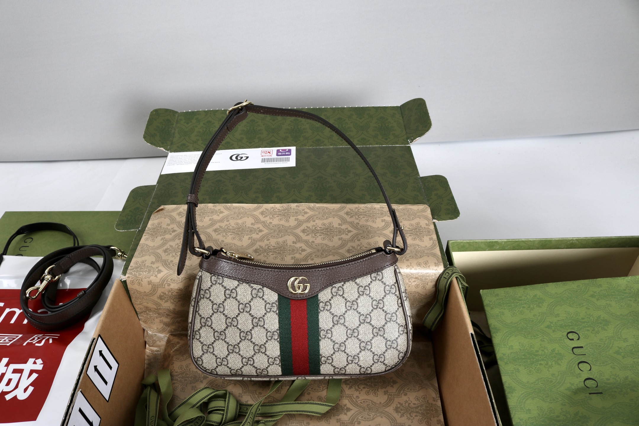 Gucci高仿女款肩背包Ophidia老花復古金扣時尚設計