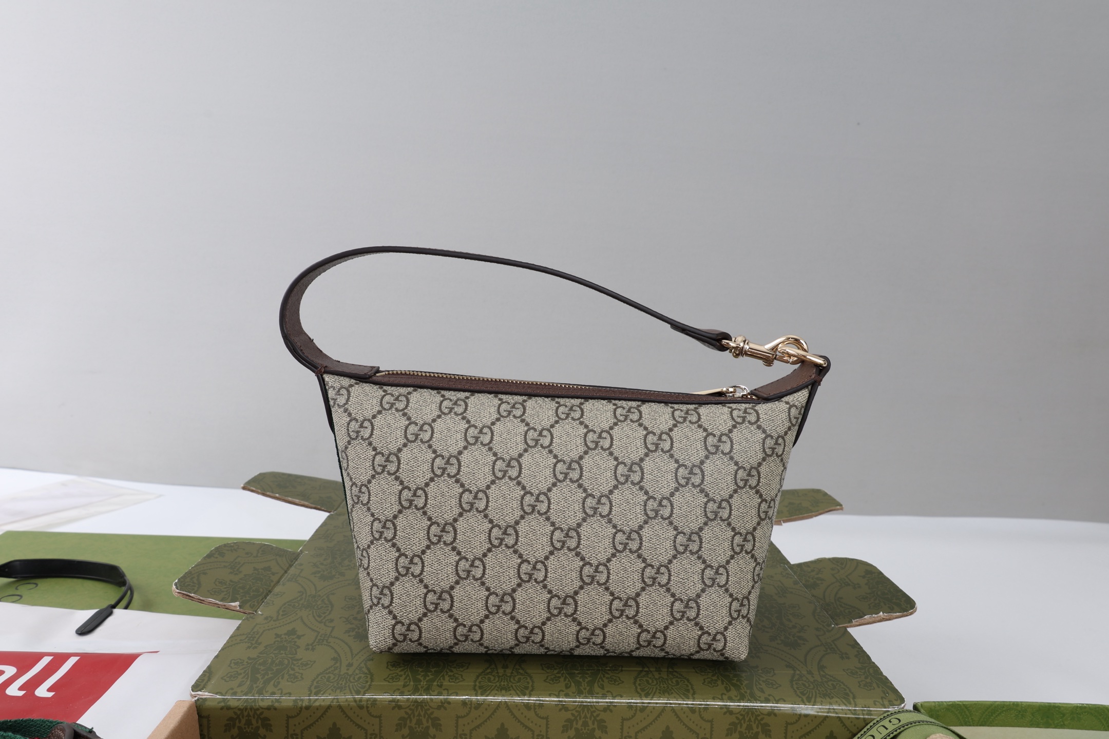 Gucci一比一GG老花極簡腋下包女款帆布質感通勤實用包