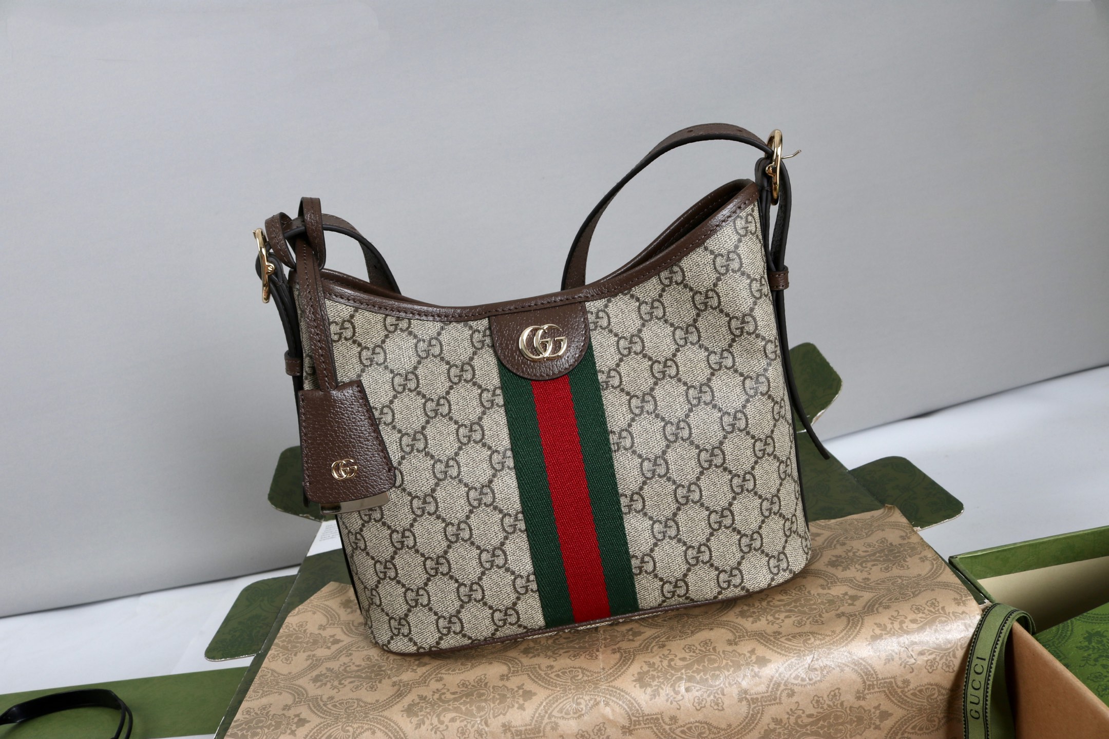 GucciA貨老花水桶包女款GG帆布紅綠織帶復古設計