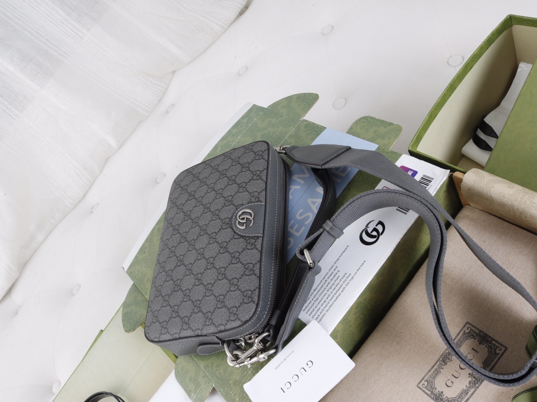 Gucci高仿灰色斜背包男款GG老花寬肩帶潮流日常包|超A仿原單精品圖片 14 Gucci高仿灰色斜背包男款GG老花寬肩帶潮流日常包|歐美奢侈品精品推薦