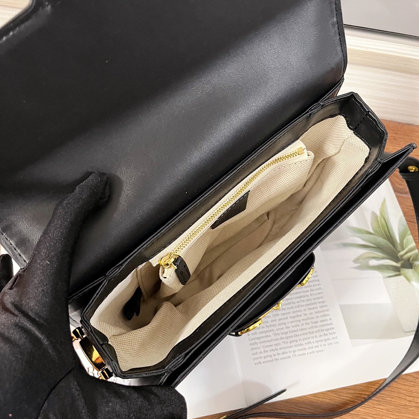 Gucci高仿黑色Horsebit 1955單肩包 壓紋老花金扣款｜歐美奢侈品精品推薦