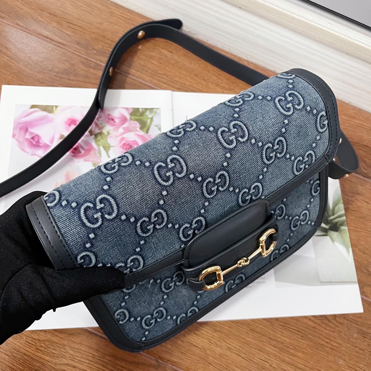 Gucci一比一Horsebit 1955丹寧老花包 經典復刻藍灰款|超A仿原單精品圖片 11 Gucci一比一Horsebit 1955丹寧老花包 經典復刻藍灰款|歐美奢侈品精品推薦