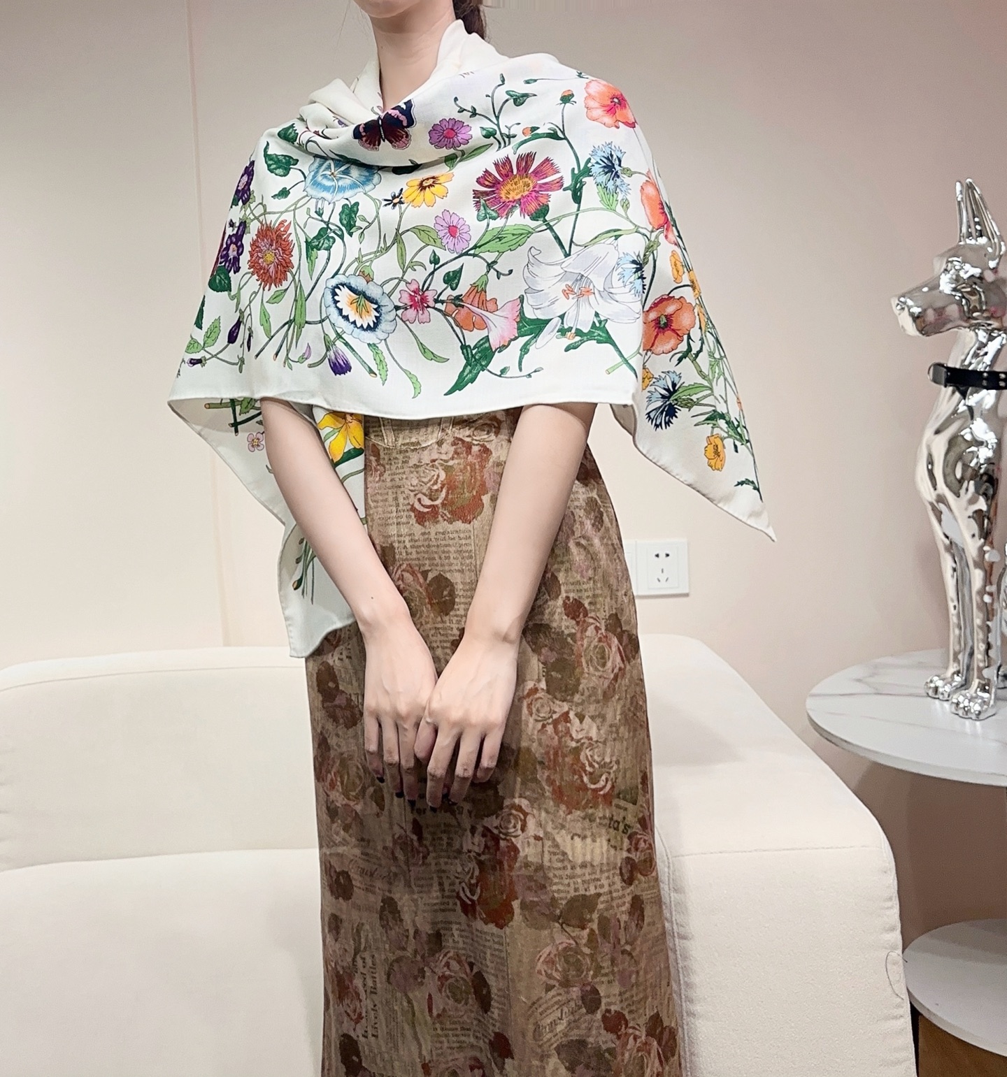 Gucci 高仿女款絲巾 花卉印花款 春日優雅首選|超A仿原單精品圖片 13 Gucci 高仿女款絲巾 花卉印花款 春日優雅首選|歐美奢侈品精品推薦