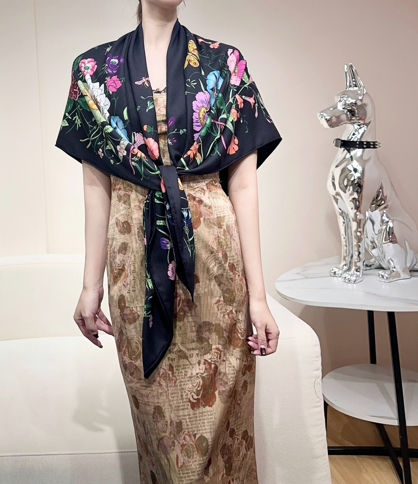 Gucci 一比一女款絲巾 黑底花卉設計 典雅實搭｜歐美奢侈品精品推薦