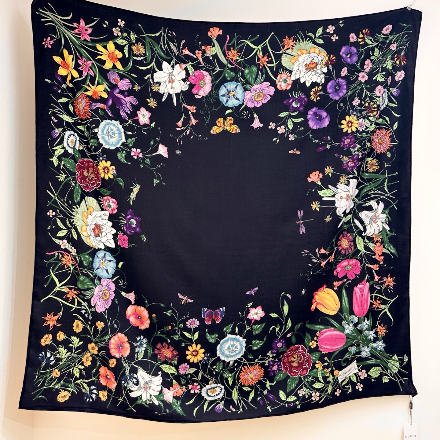 Gucci 一比一女款絲巾 黑底花卉設計 典雅實搭｜歐美奢侈品精品推薦