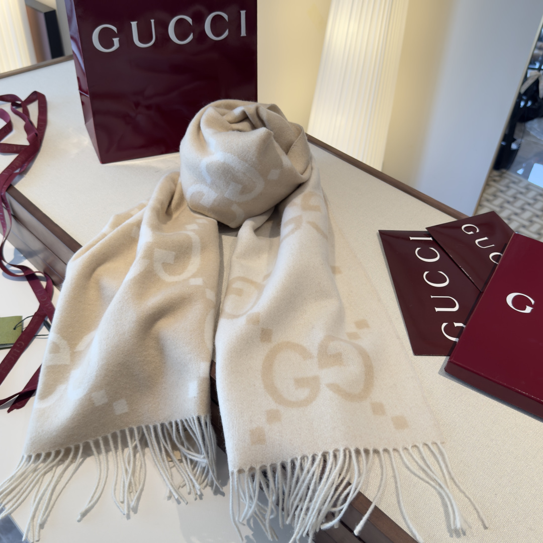 Gucci 原單等級羊毛圍巾 女士米白款 氣質百搭|超A仿原單精品圖片 8 Gucci 原單等級羊毛圍巾 女士米白款 氣質百搭|歐美奢侈品精品推薦
