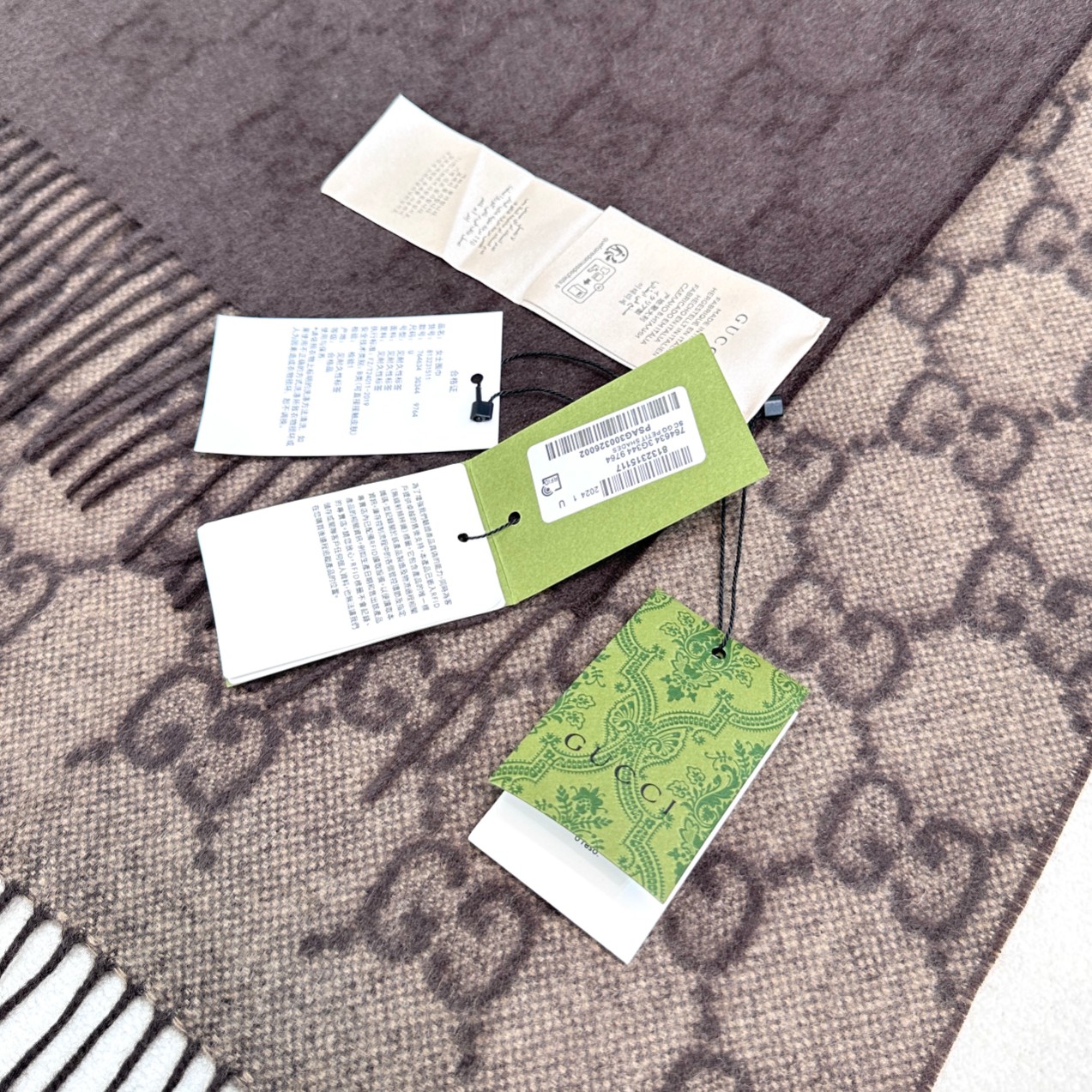 Gucci 高仿男士圍巾 深棕雙G提花款 商務百搭風格|超A仿原單精品圖片 7 Gucci 高仿男士圍巾 深棕雙G提花款 商務百搭風格|歐美奢侈品精品推薦