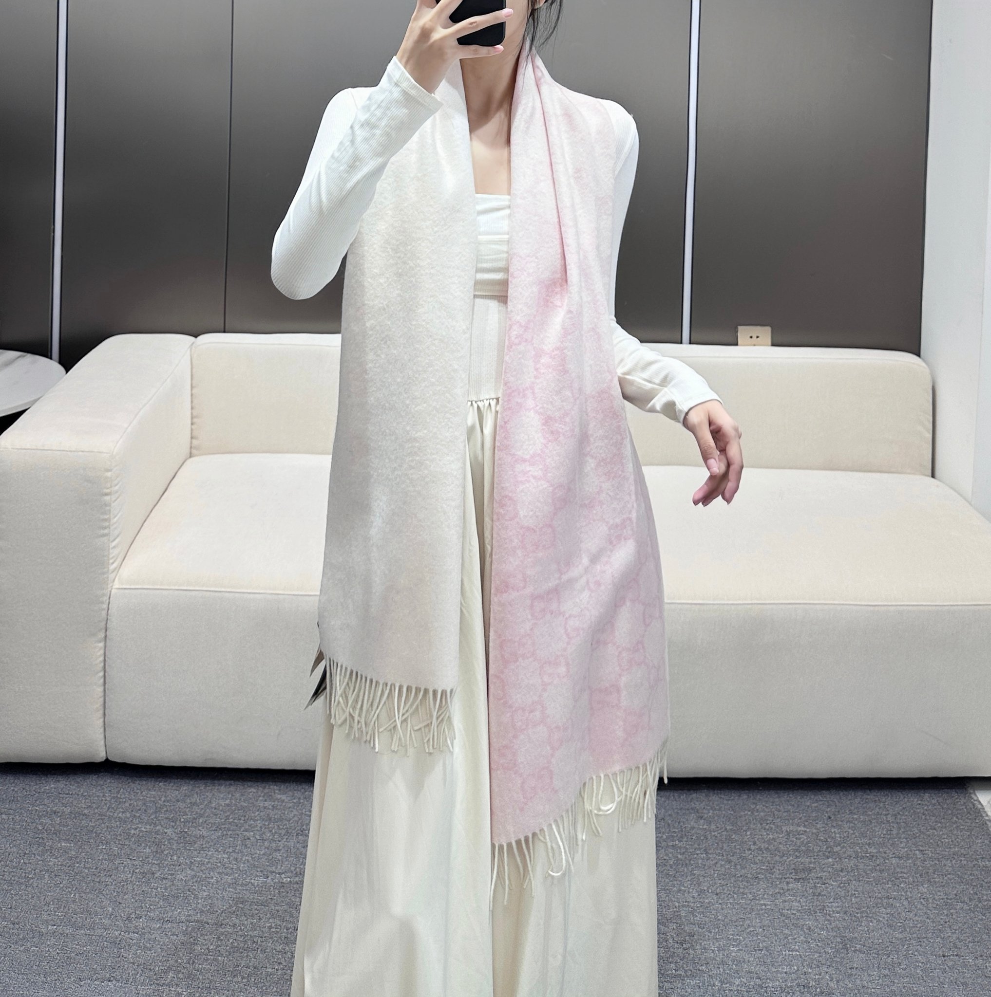 Gucci 高仿女款粉色圍巾 雙G提花甜美氣質款｜歐美奢侈品精品推薦