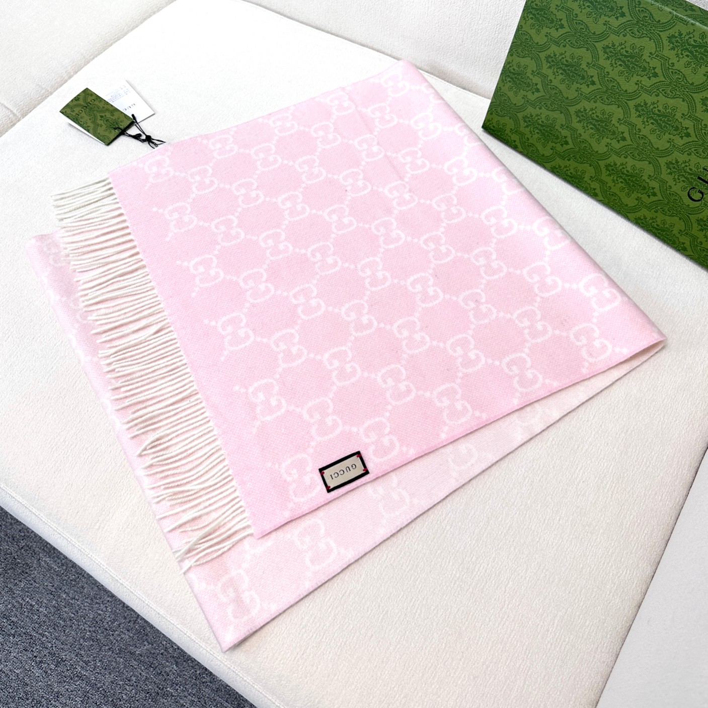 Gucci 高仿女款粉色圍巾 雙G提花甜美氣質款｜歐美奢侈品精品推薦