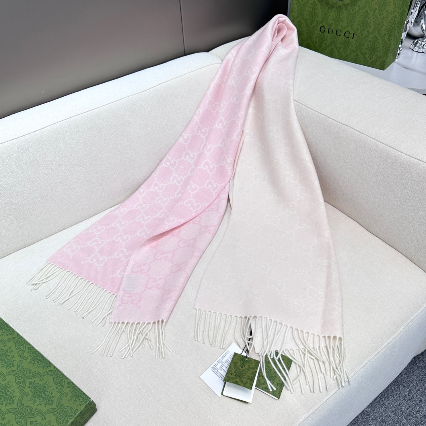 Gucci 高仿女款粉色圍巾 雙G提花甜美氣質款｜歐美奢侈品精品推薦