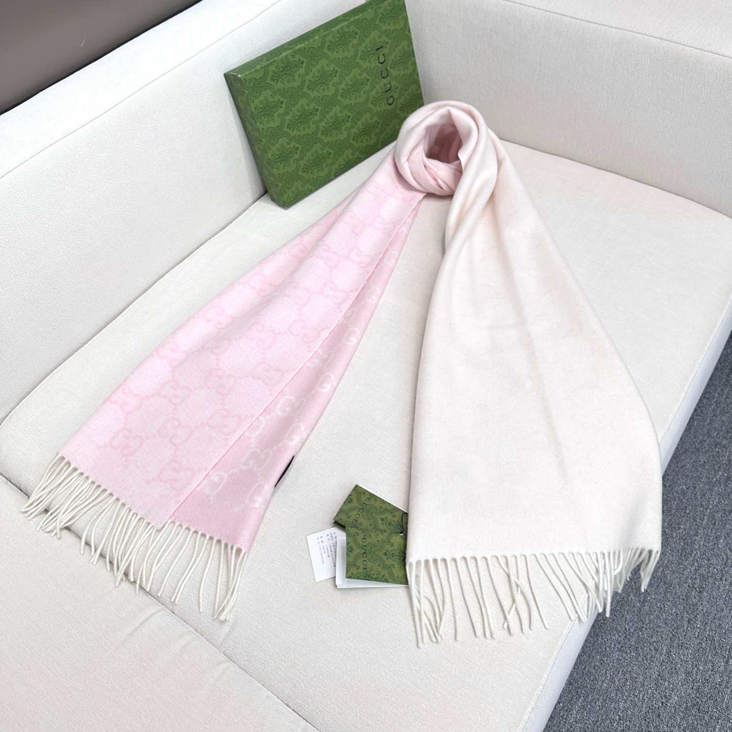 Gucci 高仿女款粉色圍巾 雙G提花甜美氣質款｜歐美奢侈品精品推薦