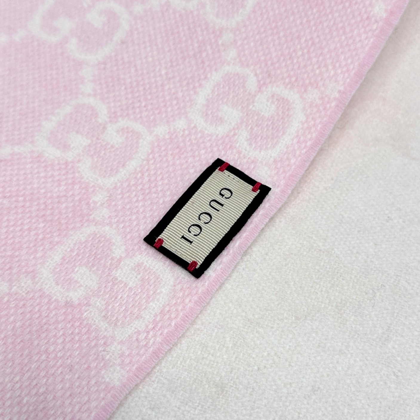 Gucci 高仿女款粉色圍巾 雙G提花甜美氣質款｜歐美奢侈品精品推薦