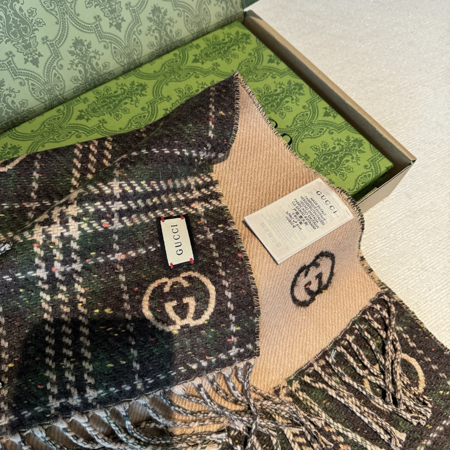 Gucci 一比一格紋圍巾 棕米雙色調百搭復古款|超A仿原單精品圖片 11 Gucci 一比一格紋圍巾 棕米雙色調百搭復古款|歐美奢侈品精品推薦