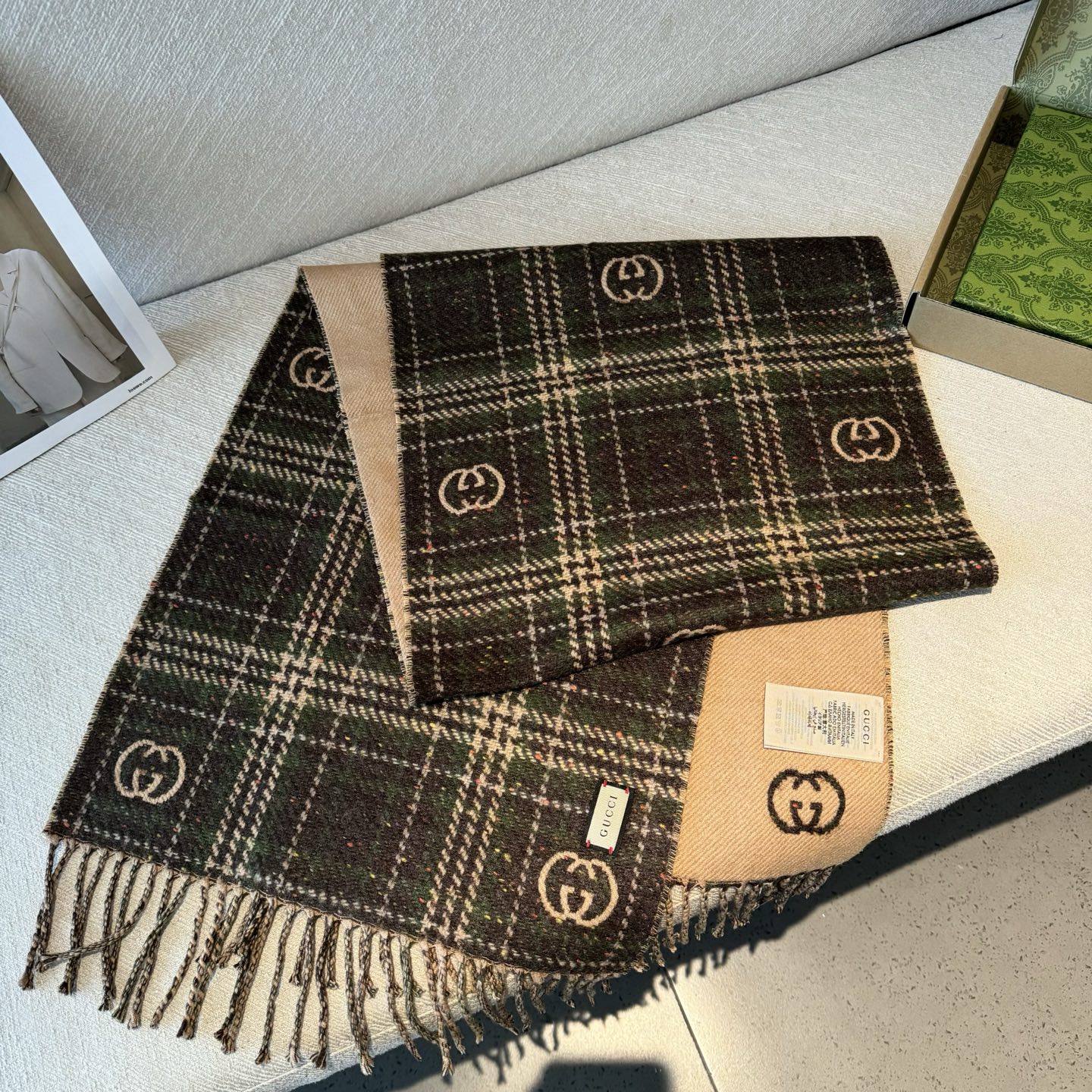 Gucci 一比一格紋圍巾 棕米雙色調百搭復古款|超A仿原單精品圖片 9 Gucci 一比一格紋圍巾 棕米雙色調百搭復古款|歐美奢侈品精品推薦
