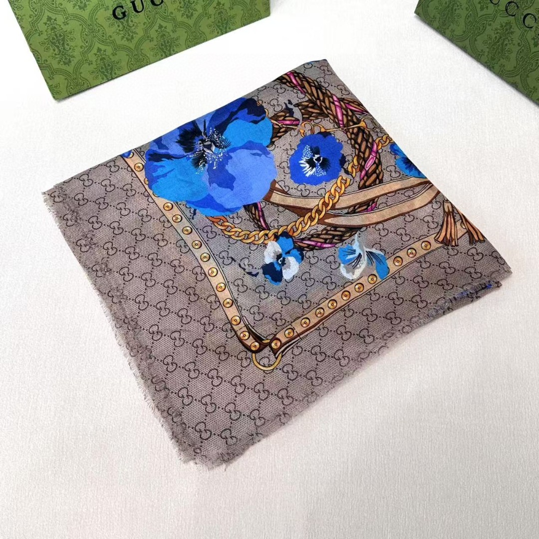 Gucci A貨絲巾 藍花印花鍊條設計 優雅氣質方巾