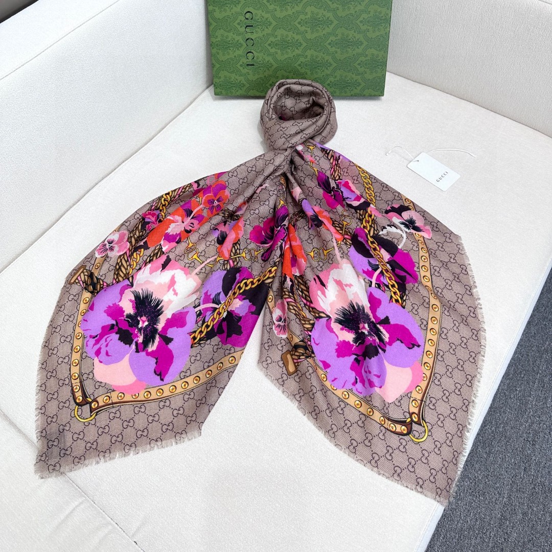 Gucci 高仿絲巾 紫粉花卉鏈條設計 方巾款優雅百搭｜歐美奢侈品精品推薦