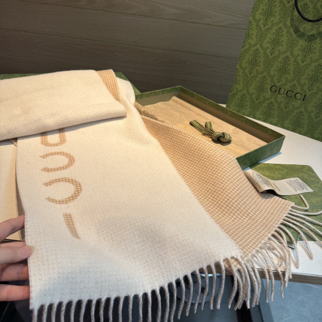 Gucci 一比一女款千鳥格圍巾 米白拼接LOGO設計