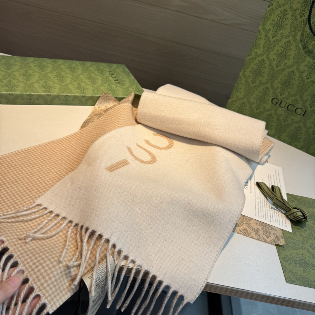 Gucci 一比一女款千鳥格圍巾 米白拼接LOGO設計｜歐美奢侈品精品推薦