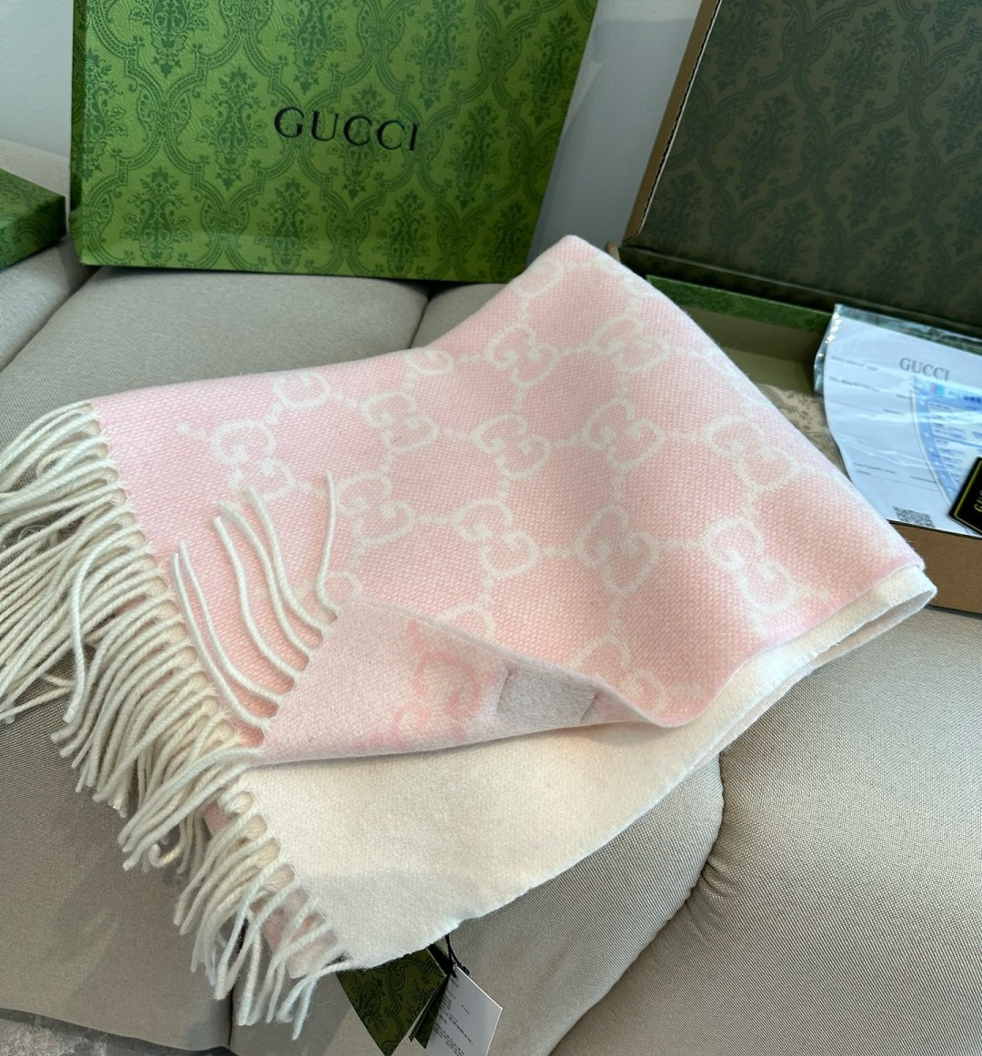 Gucci A貨粉白拼色圍巾 雙G提花保暖款 柔軟親膚