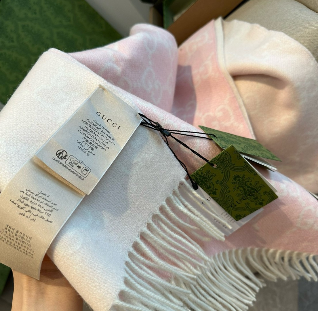 Gucci A貨粉白拼色圍巾 雙G提花保暖款 柔軟親膚｜歐美奢侈品精品推薦