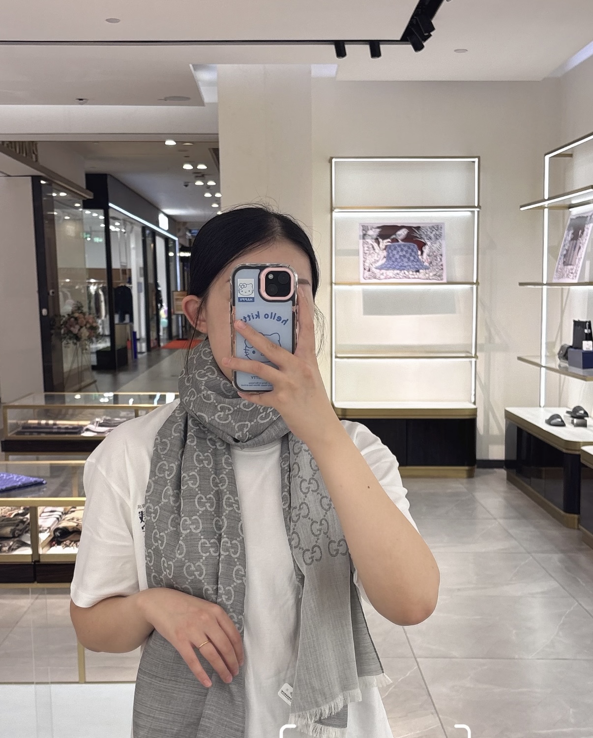 Gucci 高仿灰色雙G絲巾 輕薄通勤款 經典素色設計｜歐美奢侈品精品推薦