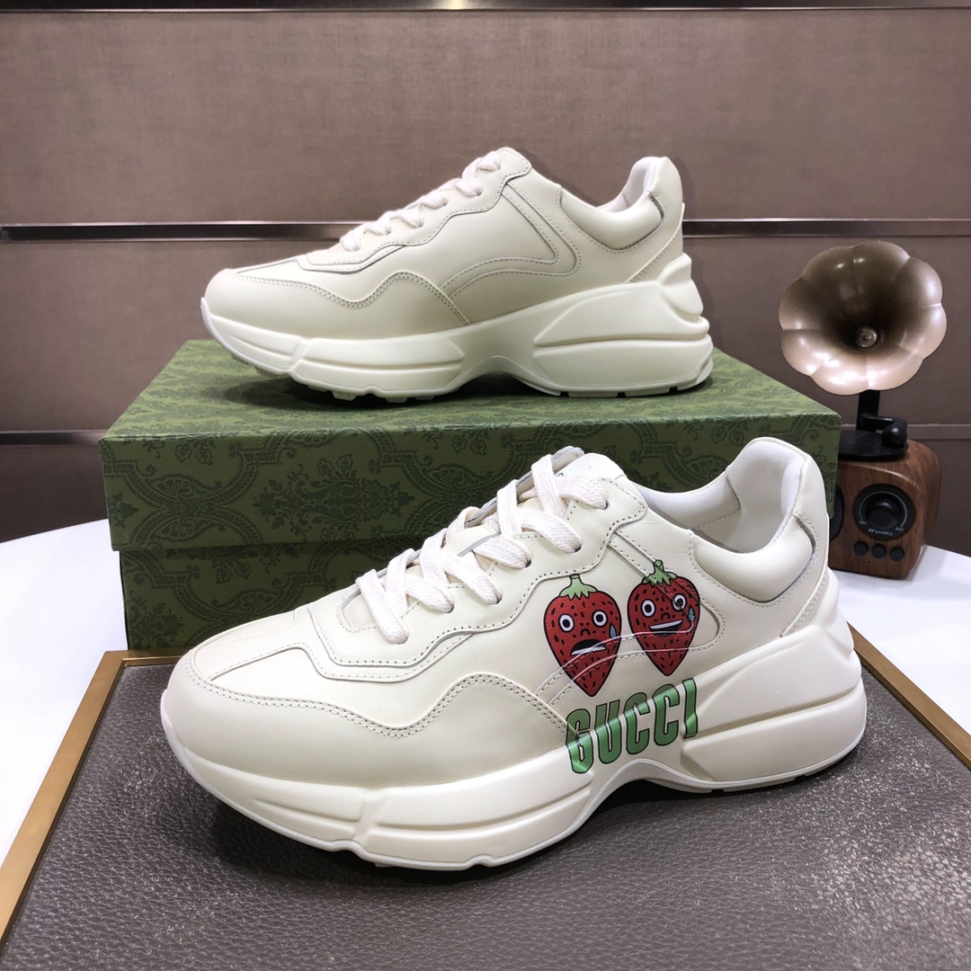 Gucci高仿男士小白鞋 草莓雙圖趣味印花街頭風設計｜歐美奢侈品精品推薦