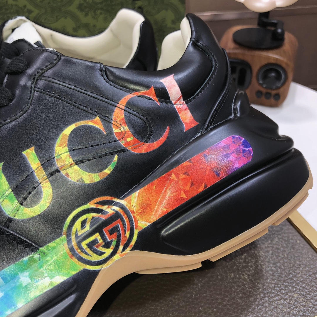 Gucci高仿黑色男款運動鞋 彩虹Logo設計厚底潮流鞋｜歐美奢侈品精品推薦
