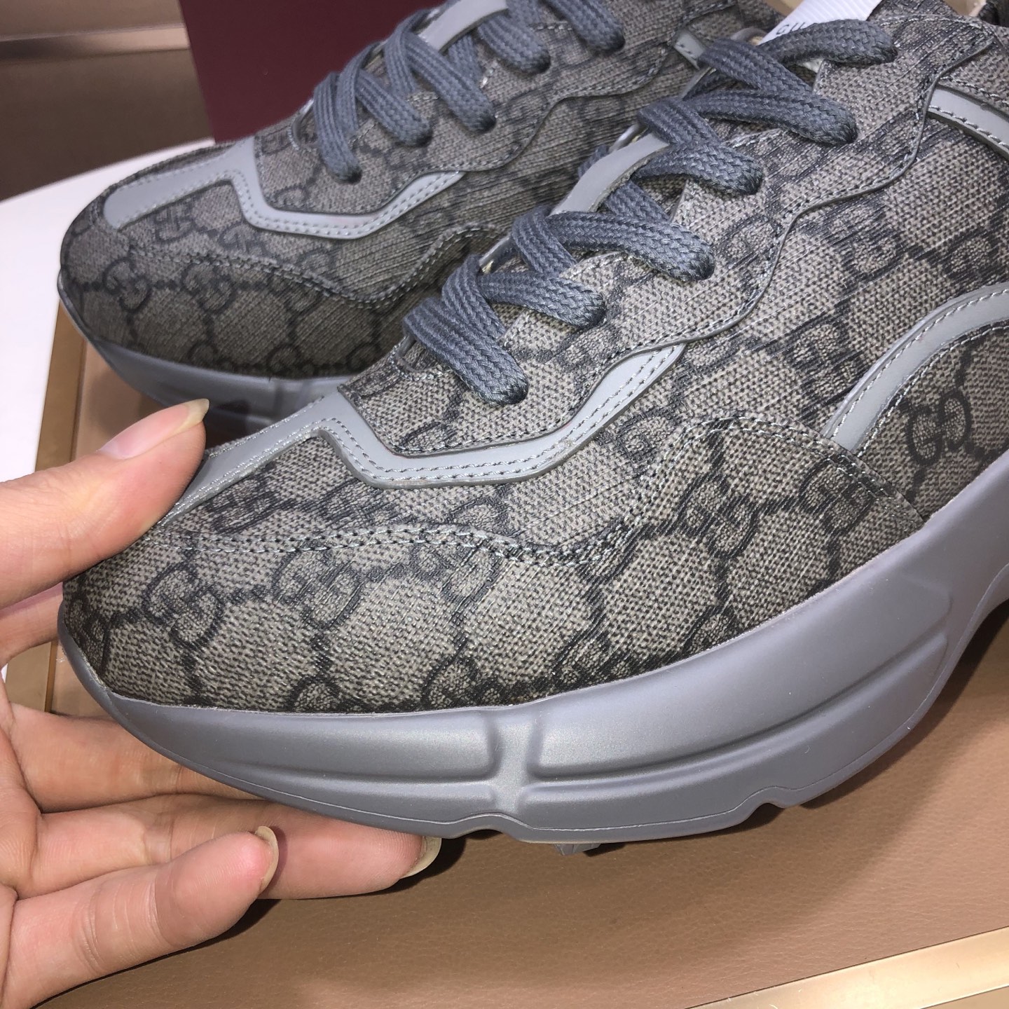 Gucci原單深灰雙G布面男鞋 黑底運動鞋款 商務休閒兩用|超A仿原單精品圖片 9 Gucci原單深灰雙G布面男鞋 黑底運動鞋款 商務休閒兩用|歐美奢侈品精品推薦