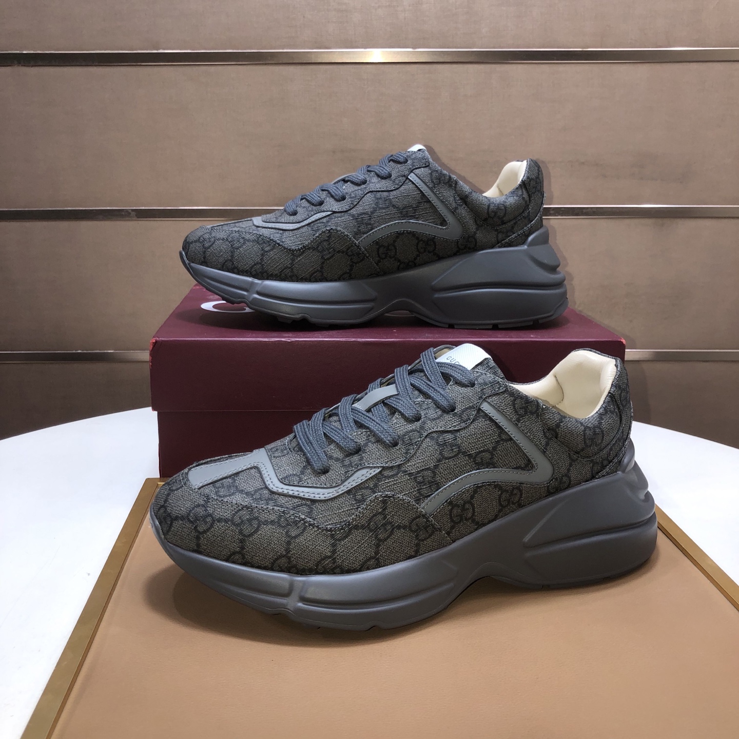 Gucci原單深灰雙G布面男鞋 黑底運動鞋款 商務休閒兩用|超A仿原單精品圖片 7 Gucci原單深灰雙G布面男鞋 黑底運動鞋款 商務休閒兩用|歐美奢侈品精品推薦