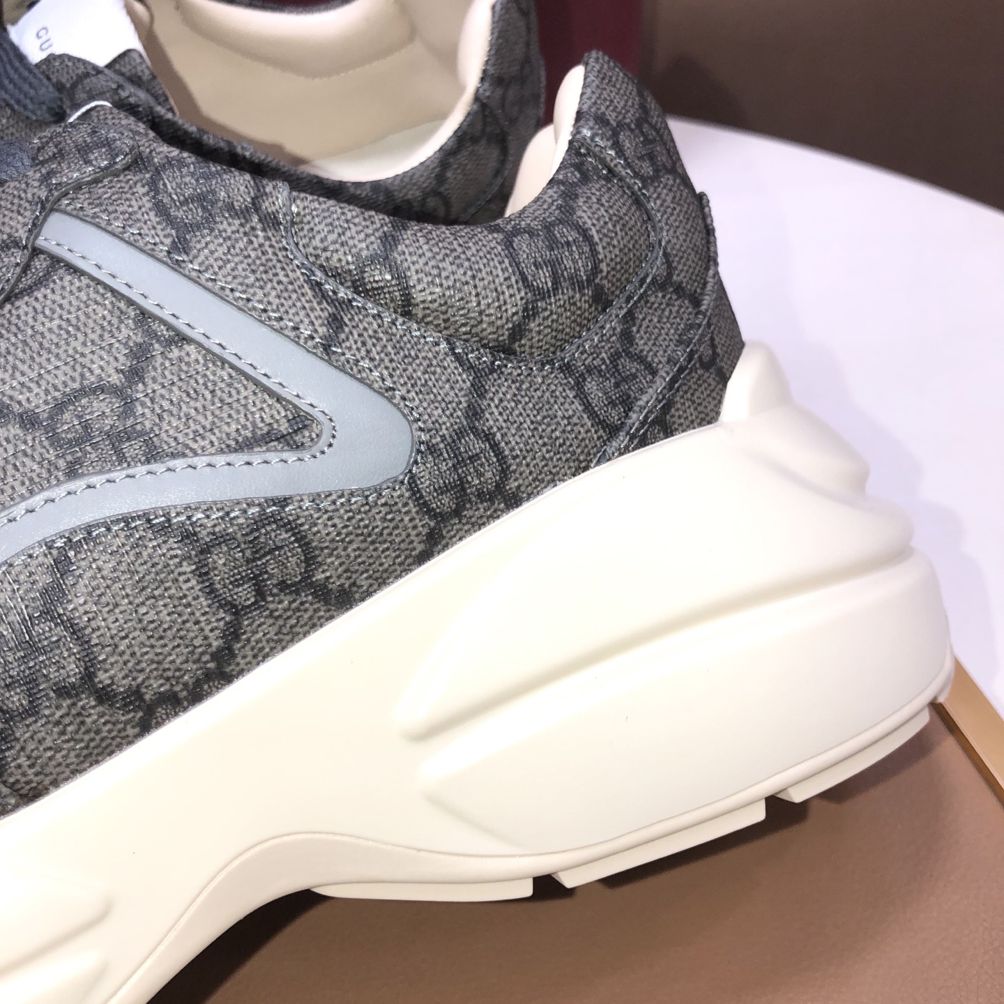 Gucci A貨男款GG老花運動鞋 奶白厚底設計復古休閒風|超A仿原單精品圖片 8 Gucci A貨男款GG老花運動鞋 奶白厚底設計復古休閒風|歐美奢侈品精品推薦