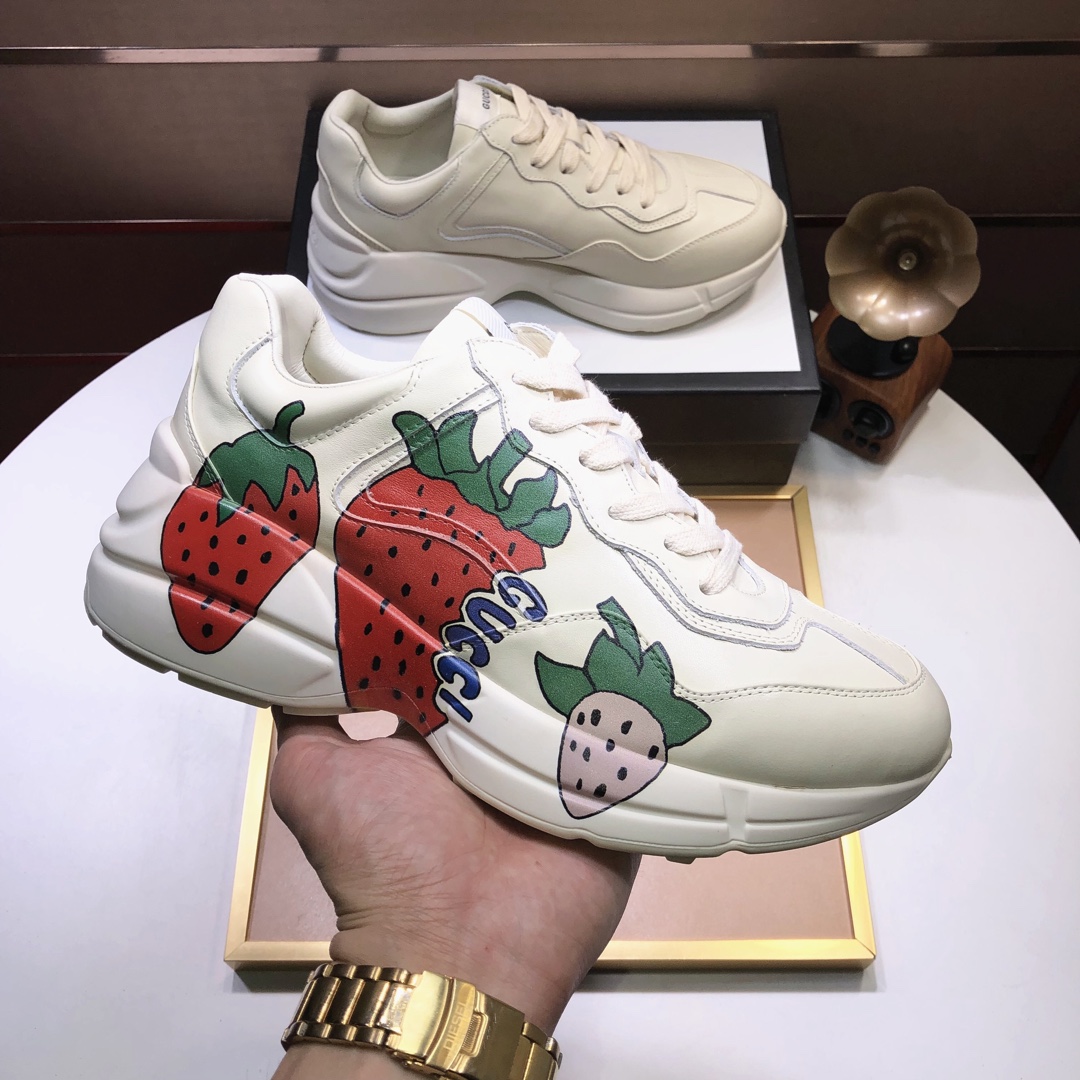 Gucci原單男士滿版草莓印花鞋款 趣味手繪風格厚底設計|超A仿原單精品圖片 11 Gucci原單男士滿版草莓印花鞋款 趣味手繪風格厚底設計|歐美奢侈品精品推薦
