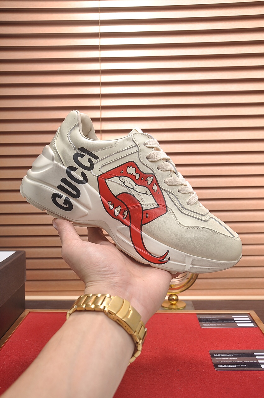 Gucci高仿男鞋 嘴唇舌頭印花 奶油白街頭個性潮流款