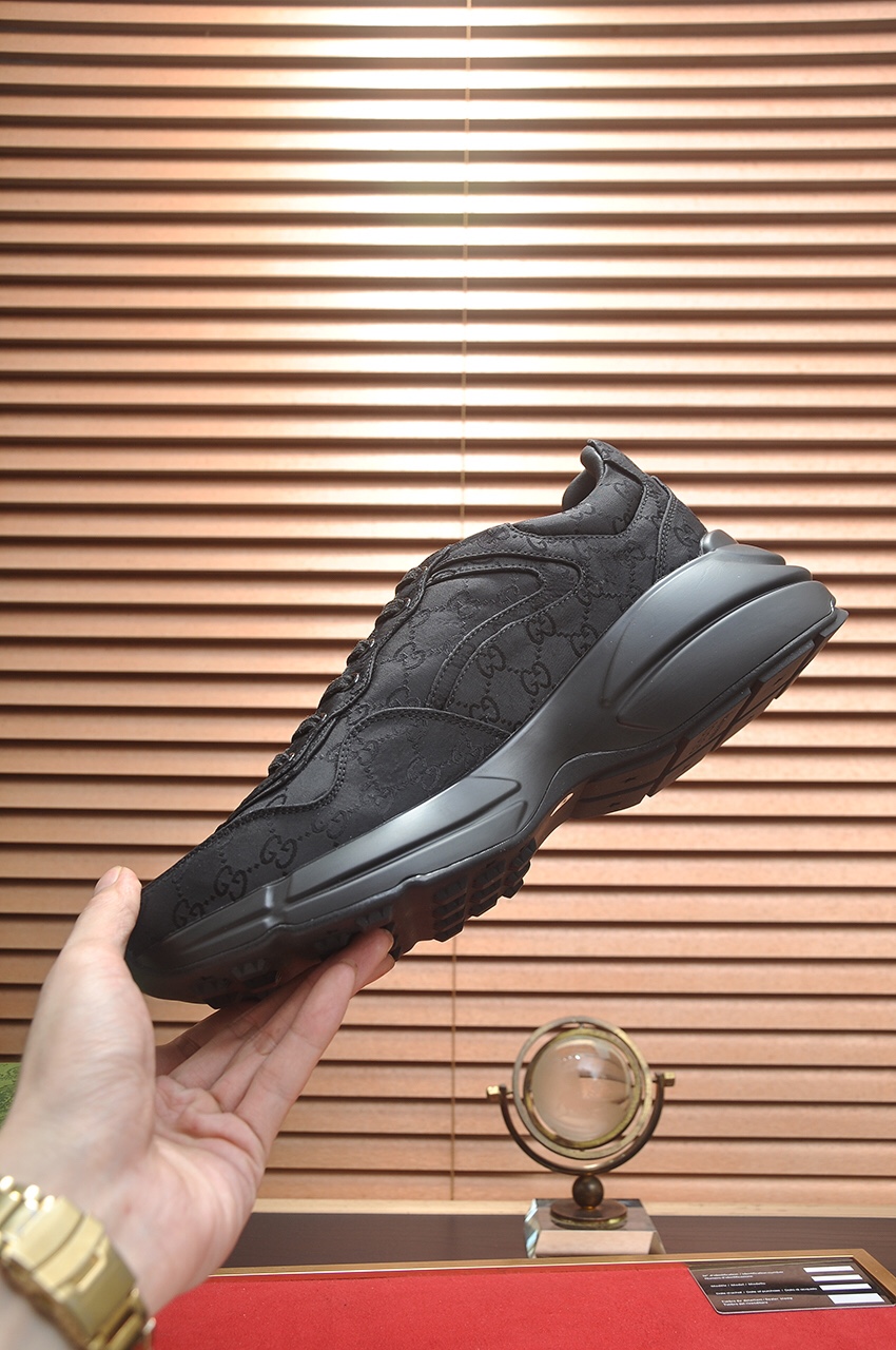 Gucci高仿黑色男鞋 全黑GG壓紋布料老爹鞋 經典隱形設計款｜歐美奢侈品精品推薦