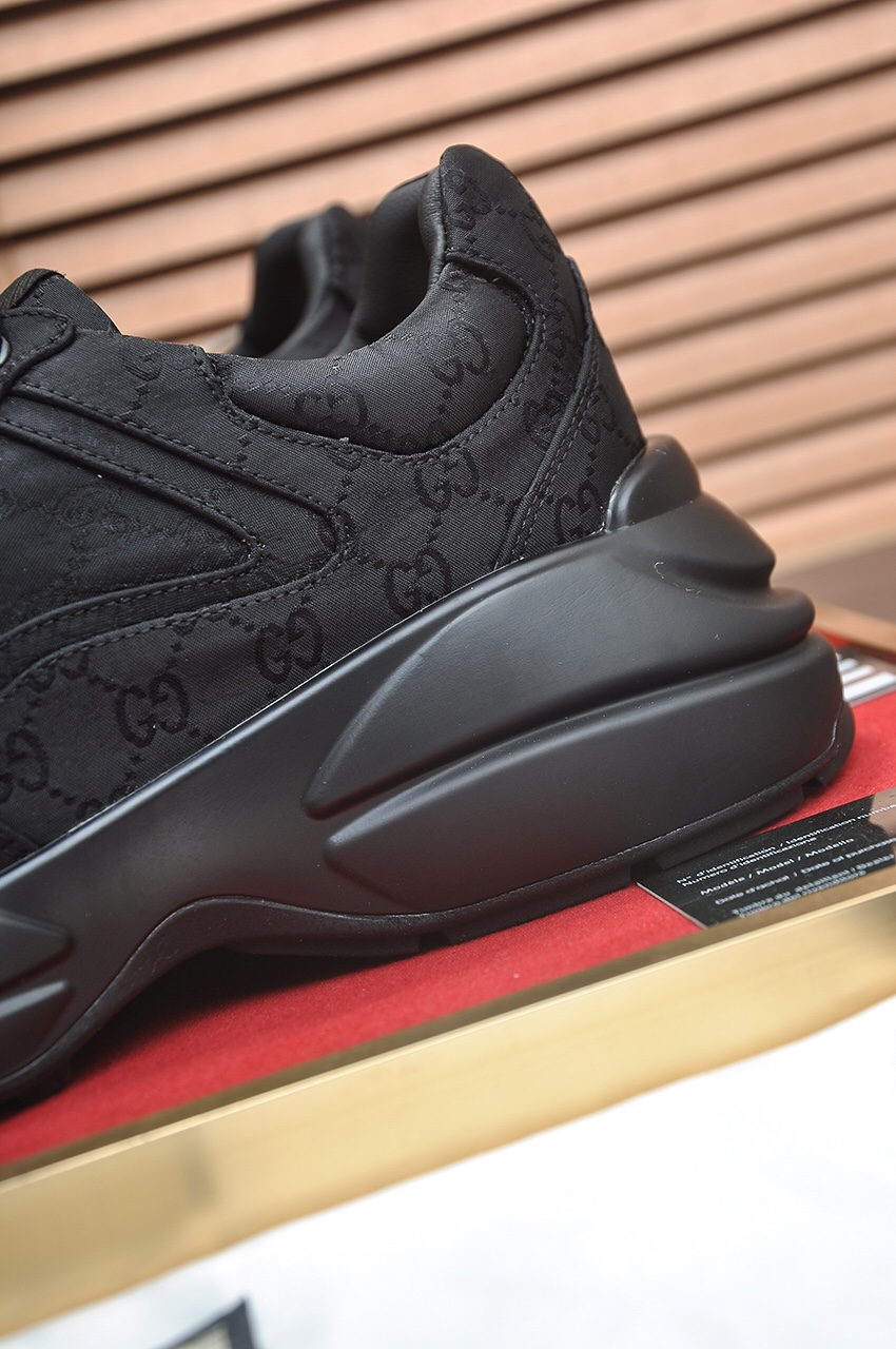 Gucci高仿黑色男鞋 全黑GG壓紋布料老爹鞋 經典隱形設計款｜歐美奢侈品精品推薦