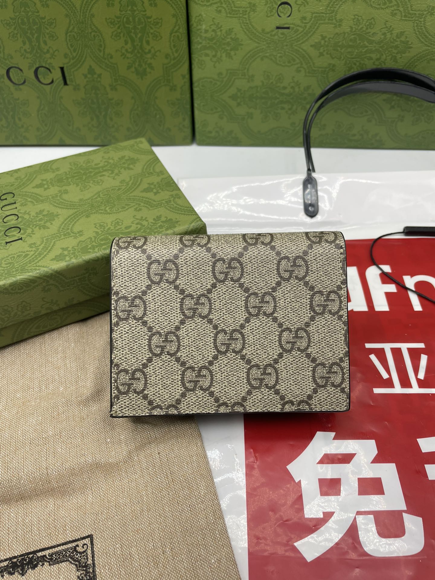 Gucci 高仿 GG Marmont黑色拼接短夾 經典雙G扣設計|超A仿原單精品圖片 14 Gucci 高仿 GG Marmont黑色拼接短夾 經典雙G扣設計|歐美奢侈品精品推薦