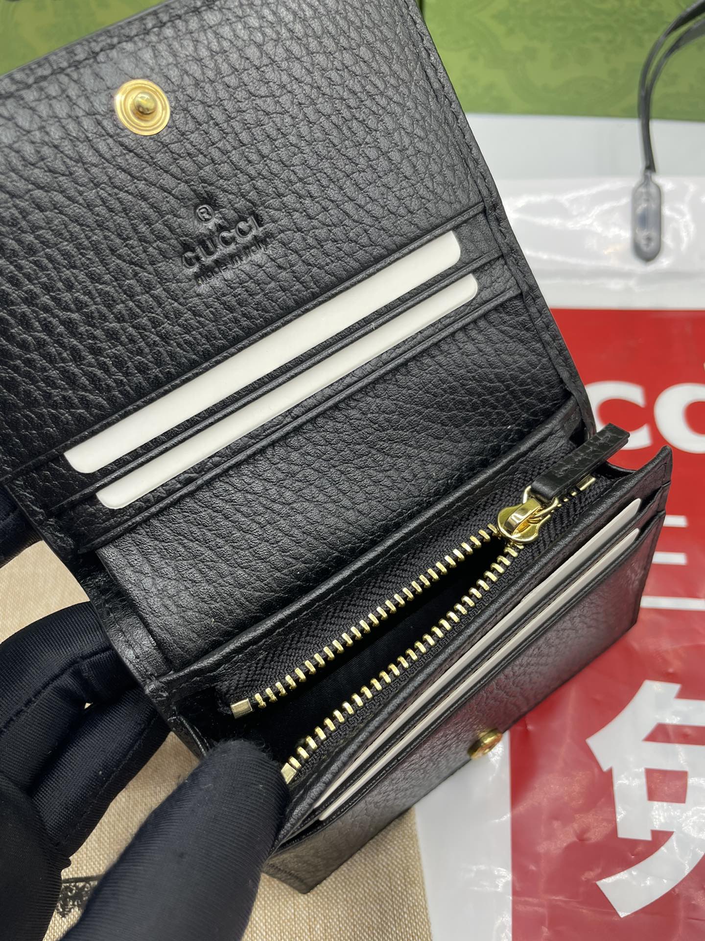 Gucci 高仿 GG Marmont黑色拼接短夾 經典雙G扣設計|超A仿原單精品圖片 7 Gucci 高仿 GG Marmont黑色拼接短夾 經典雙G扣設計|歐美奢侈品精品推薦